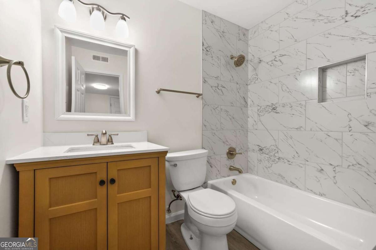 1166 Booth Road Sw # 202 Property Photo 2
