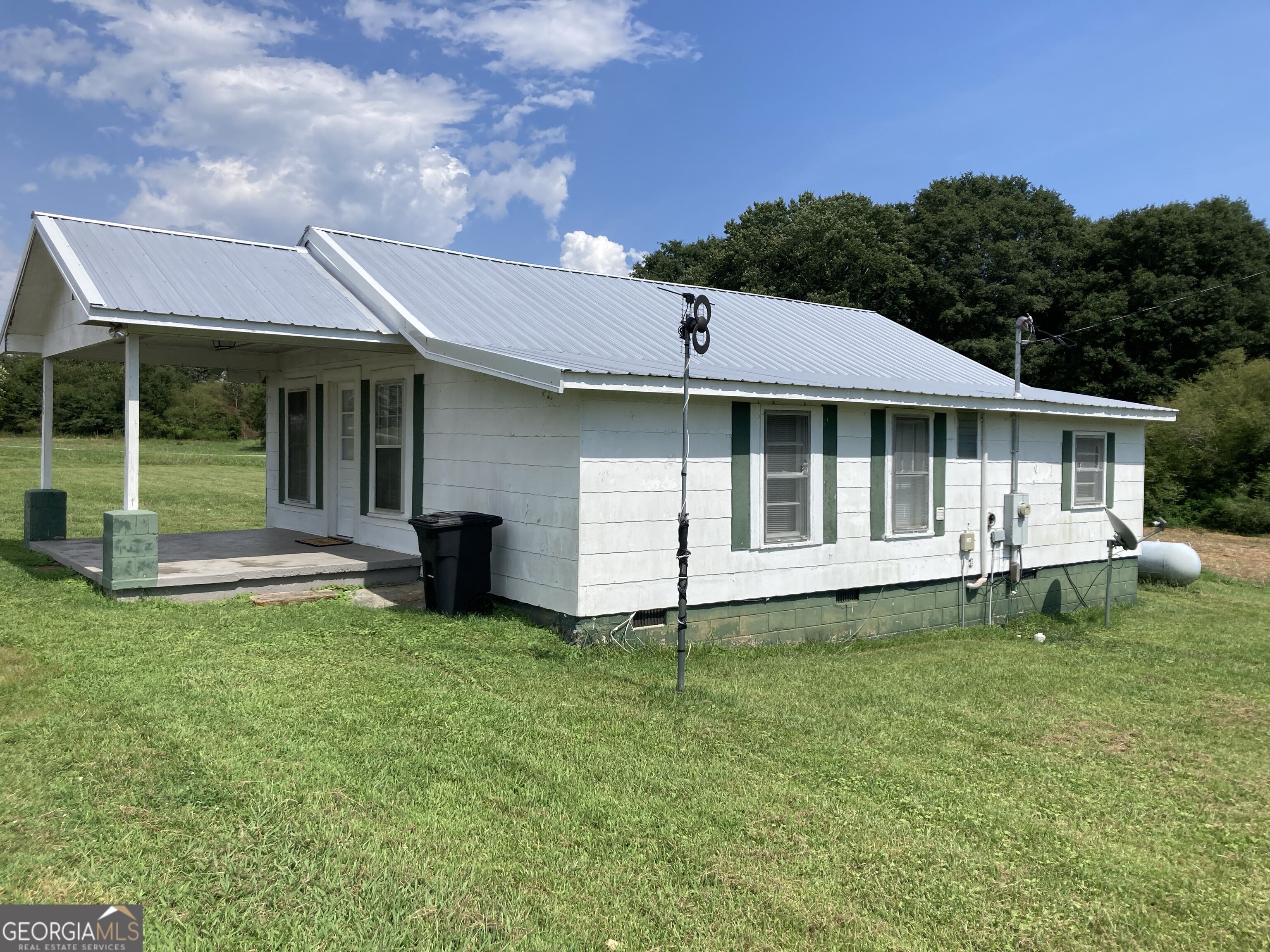 1560 Cleveland Highway Property Photo 2
