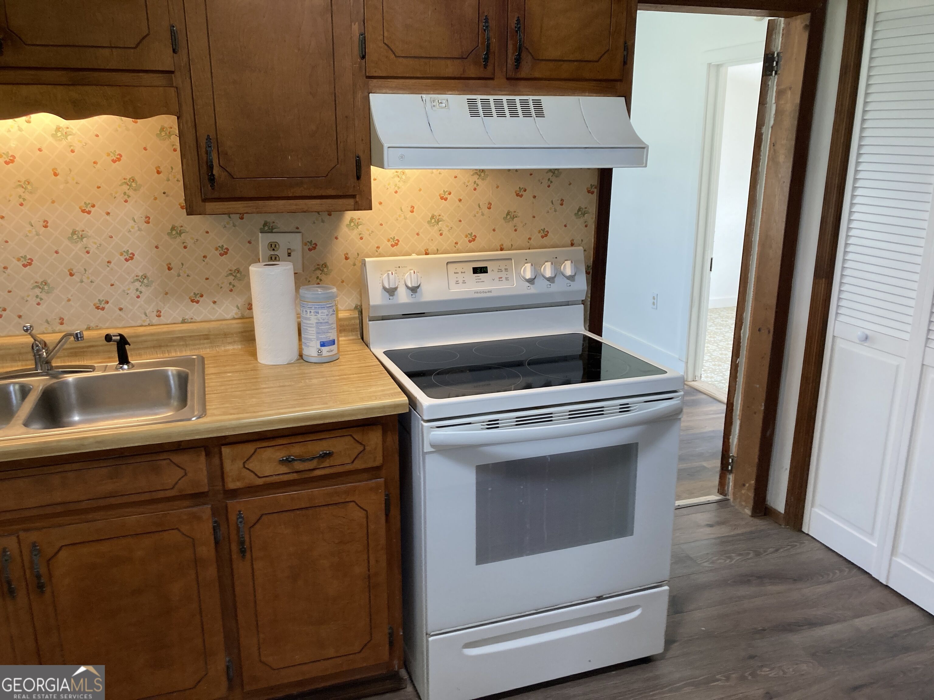 1560 Cleveland Highway Property Photo 9