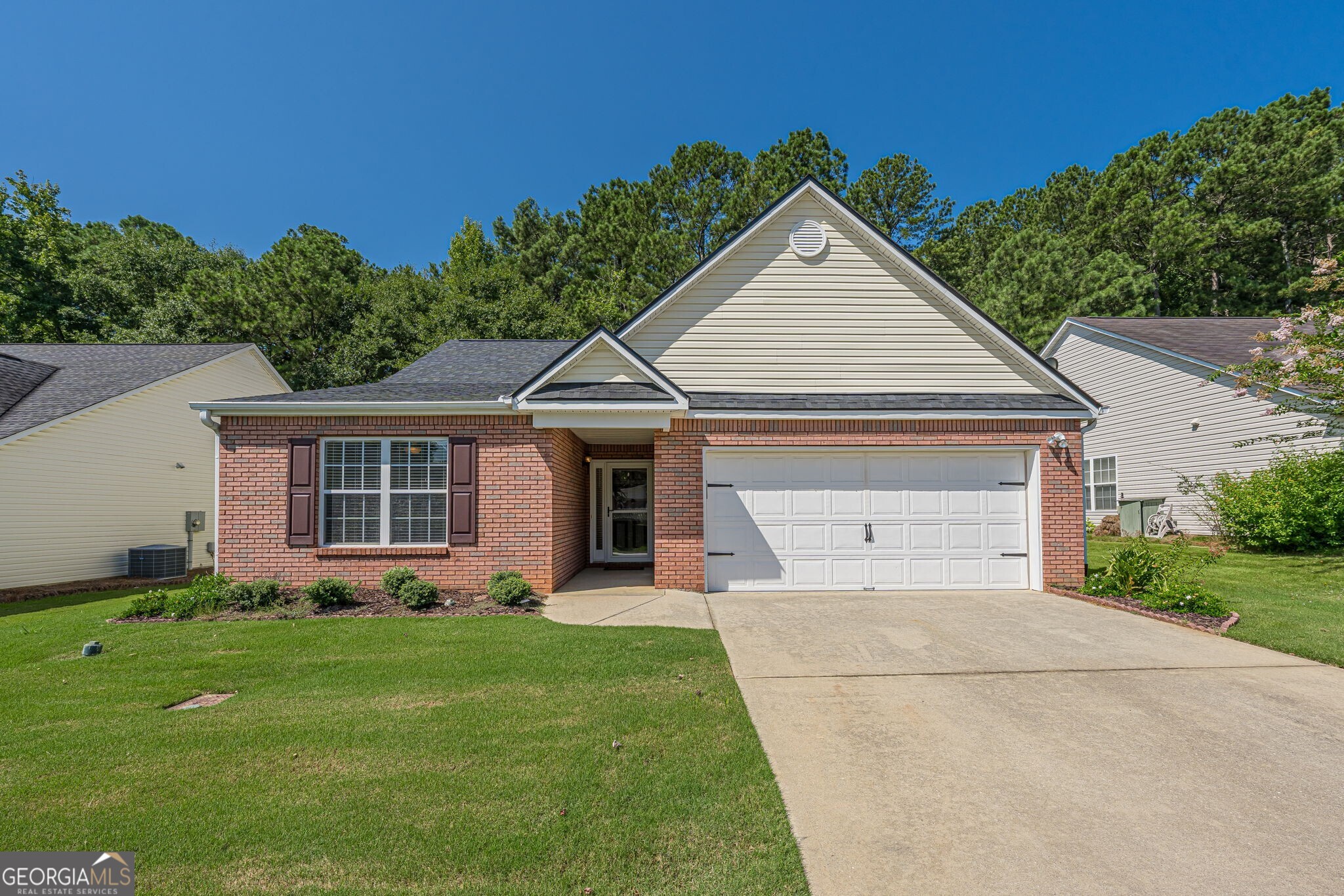 912 Village View Circle Property Photo 1