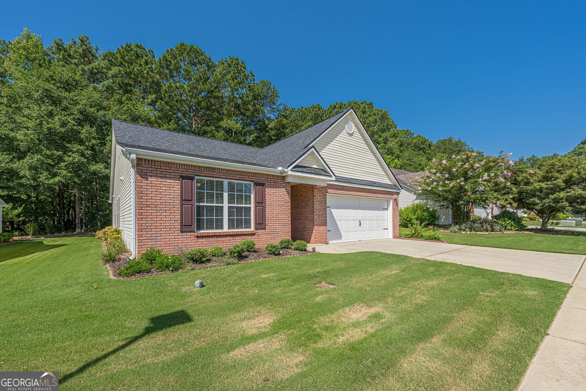 912 Village View Circle Property Photo 3