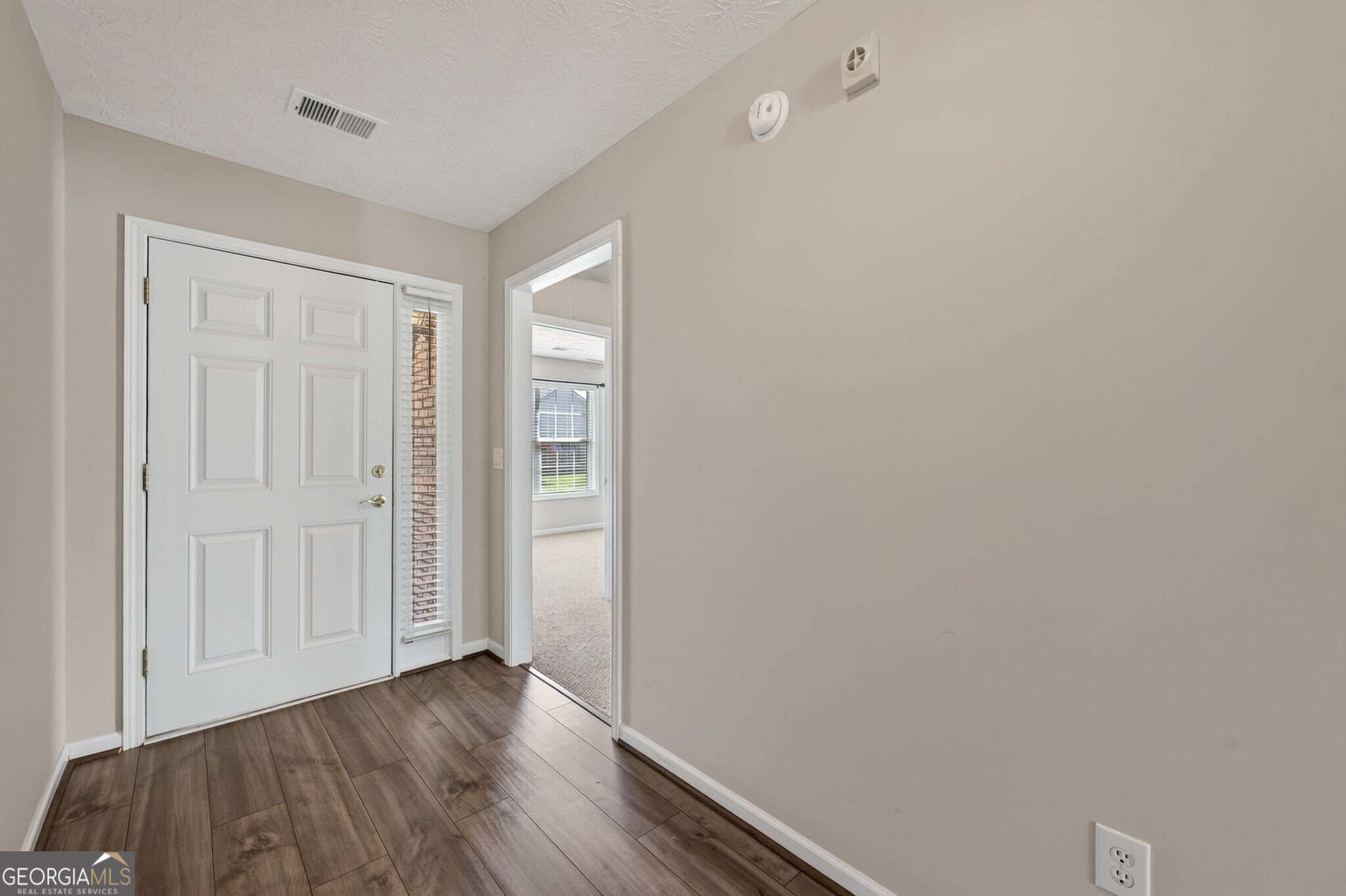 912 Village View Circle Property Photo 5