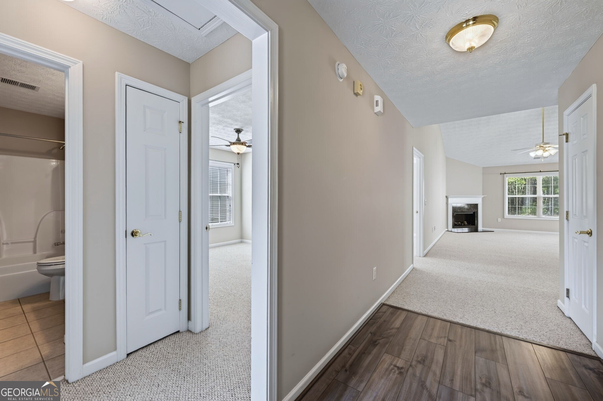 912 Village View Circle Property Photo 6