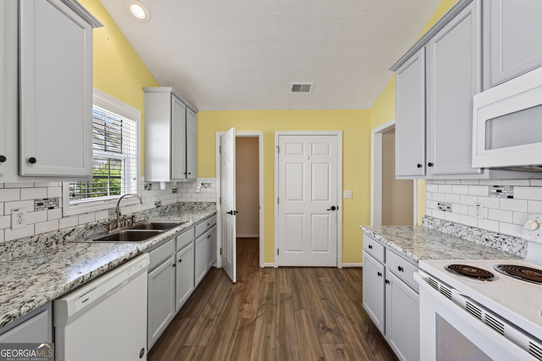 912 Village View Circle Property Photo 17