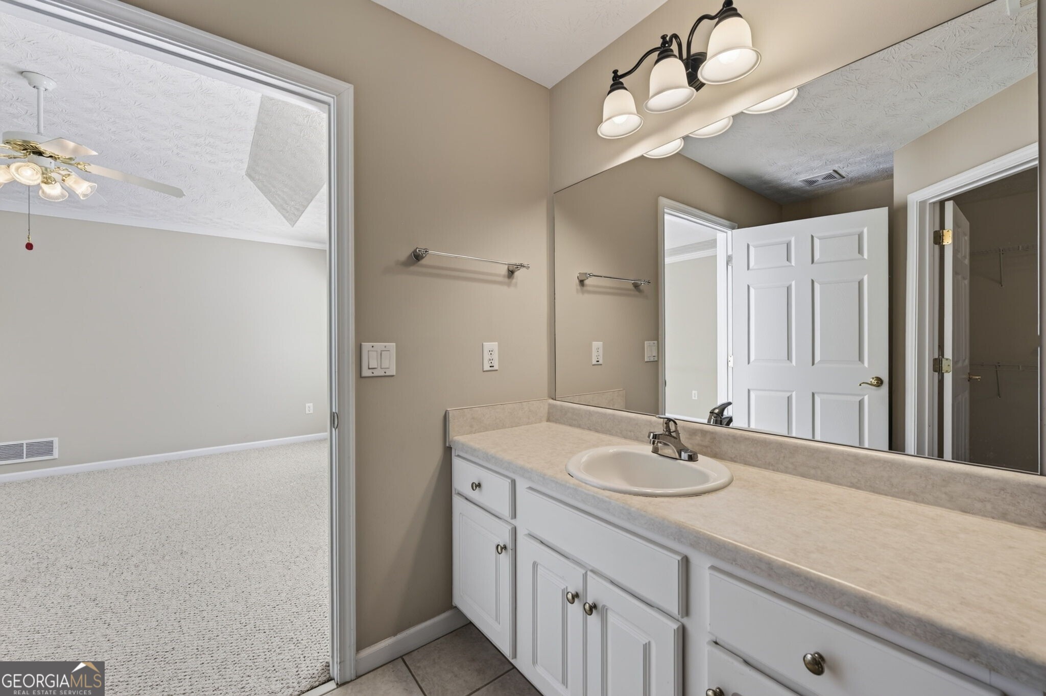 912 Village View Circle Property Photo 25