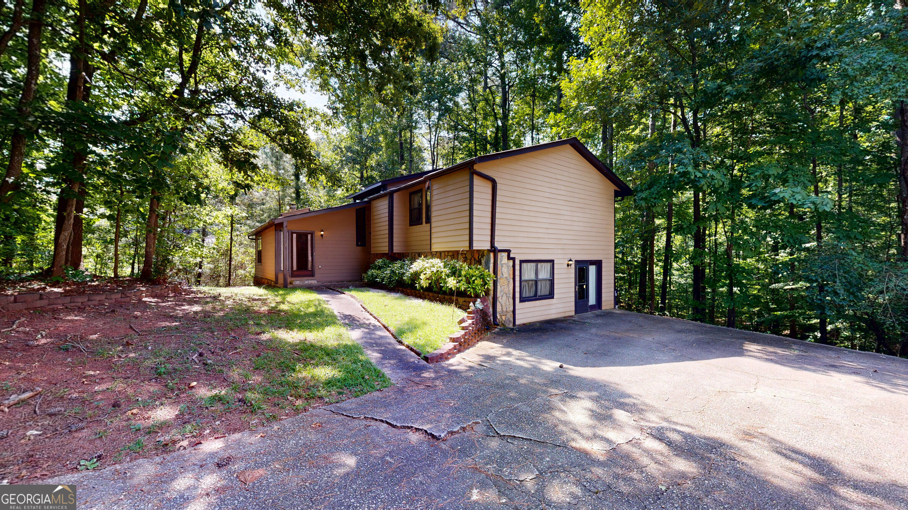 6562 Oakwood Drive Property Photo 2