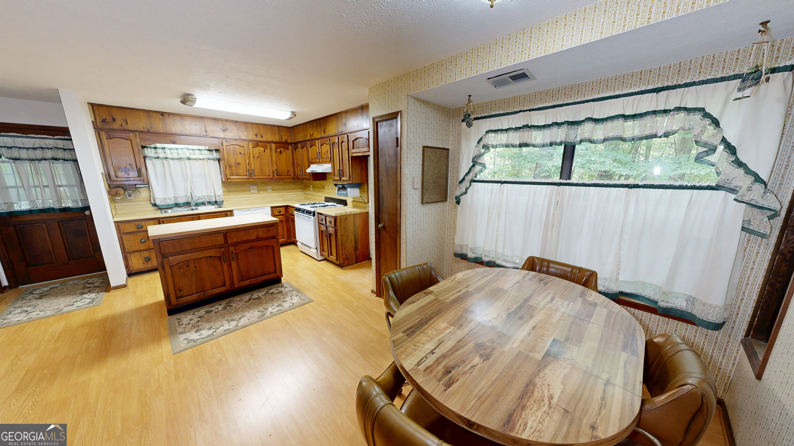 6562 Oakwood Drive Property Photo 9