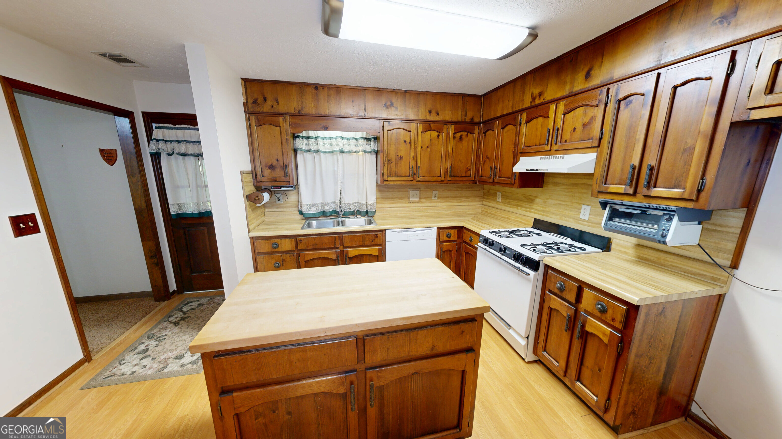6562 Oakwood Drive Property Photo 10