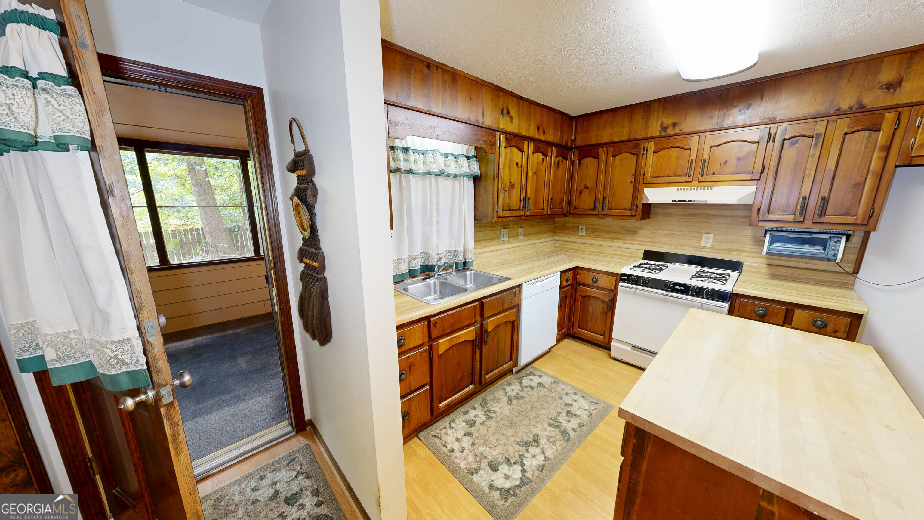 6562 Oakwood Drive Property Photo 12