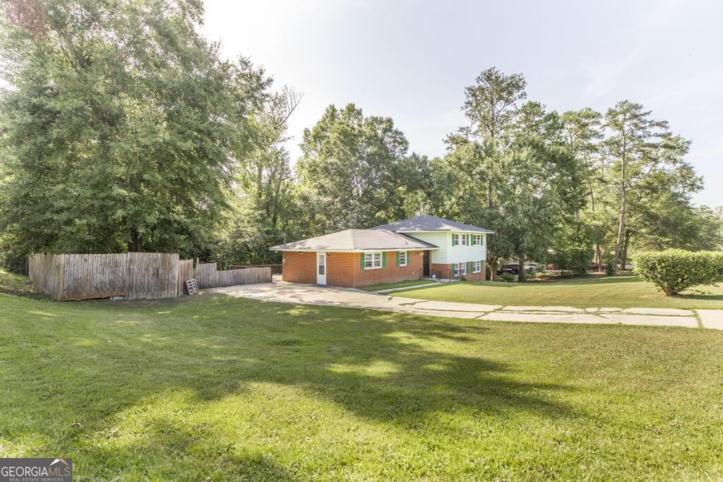 4404 Fairfax Drive Property Photo 2