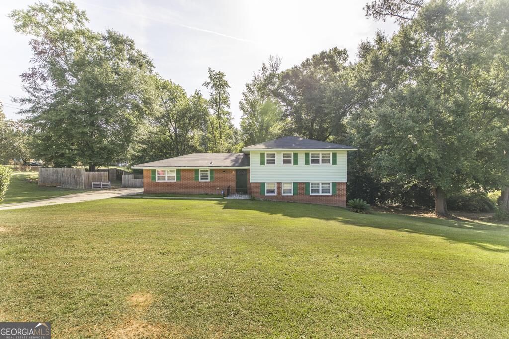 4404 Fairfax Drive Property Photo 3