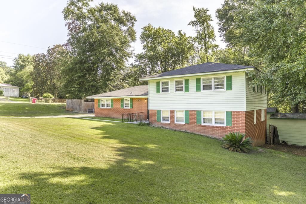 4404 Fairfax Drive Property Photo 4