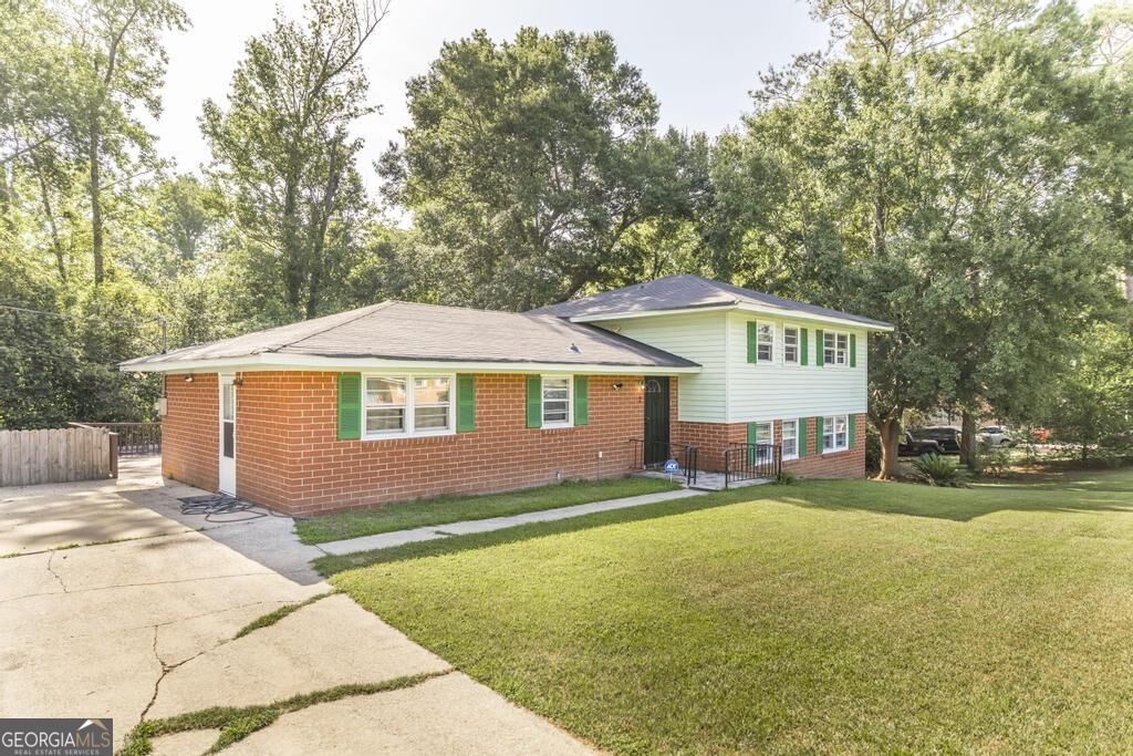 4404 Fairfax Drive Property Photo 5