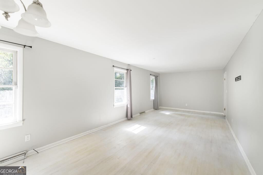 4404 Fairfax Drive Property Photo 6