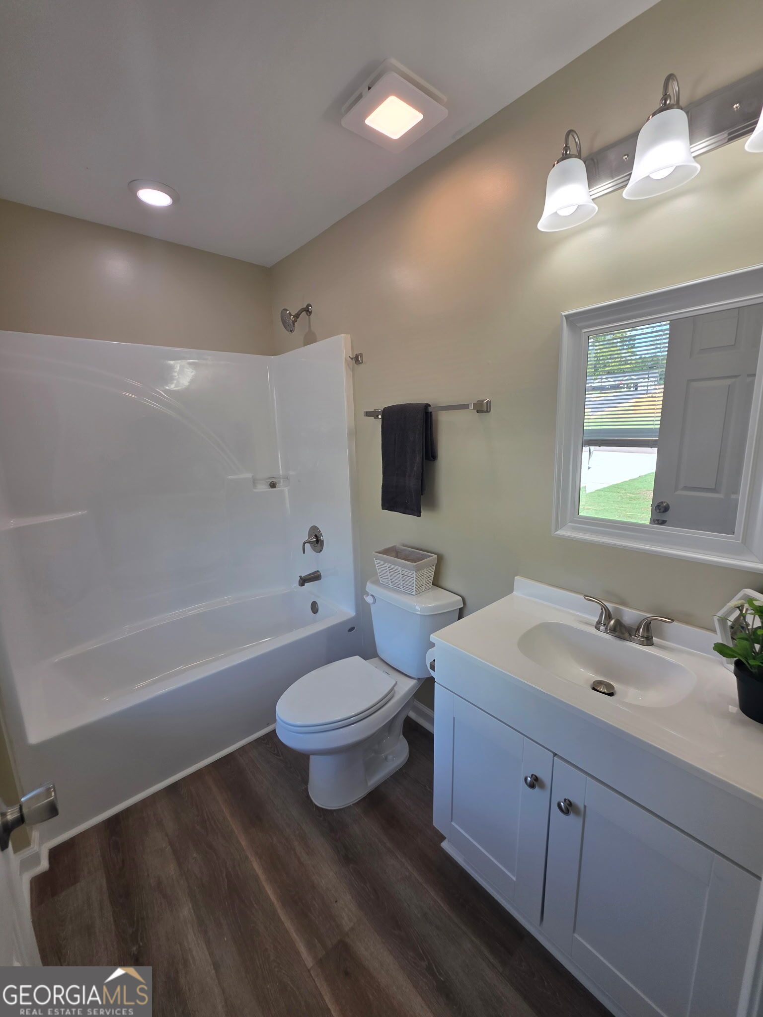 70 Charlotte Drive Property Photo 6