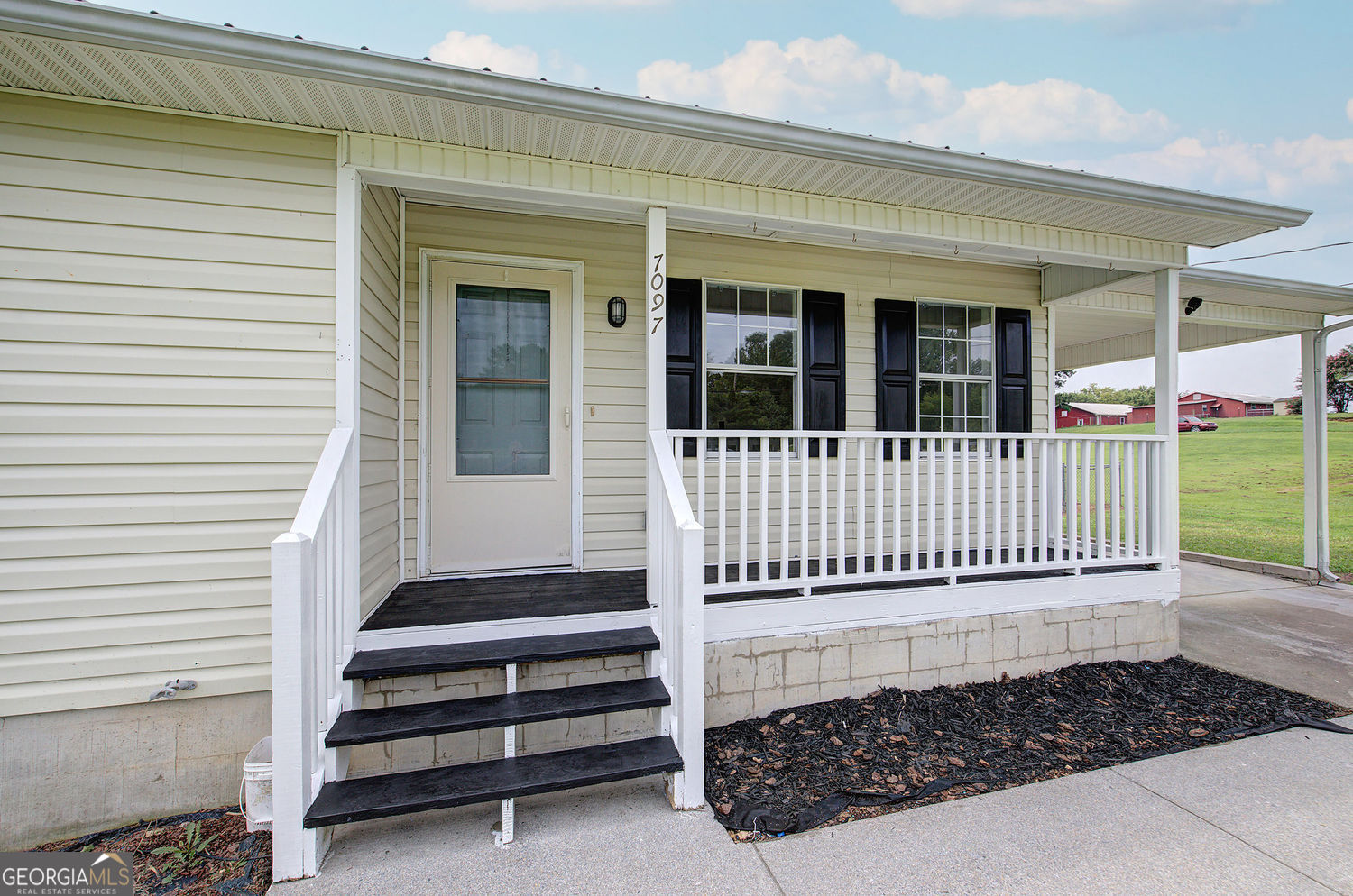 7097 Fairmount Highway Se Property Photo 2