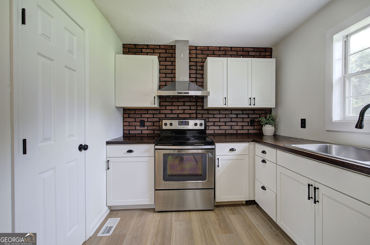 7097 Fairmount Highway Se Property Photo 6
