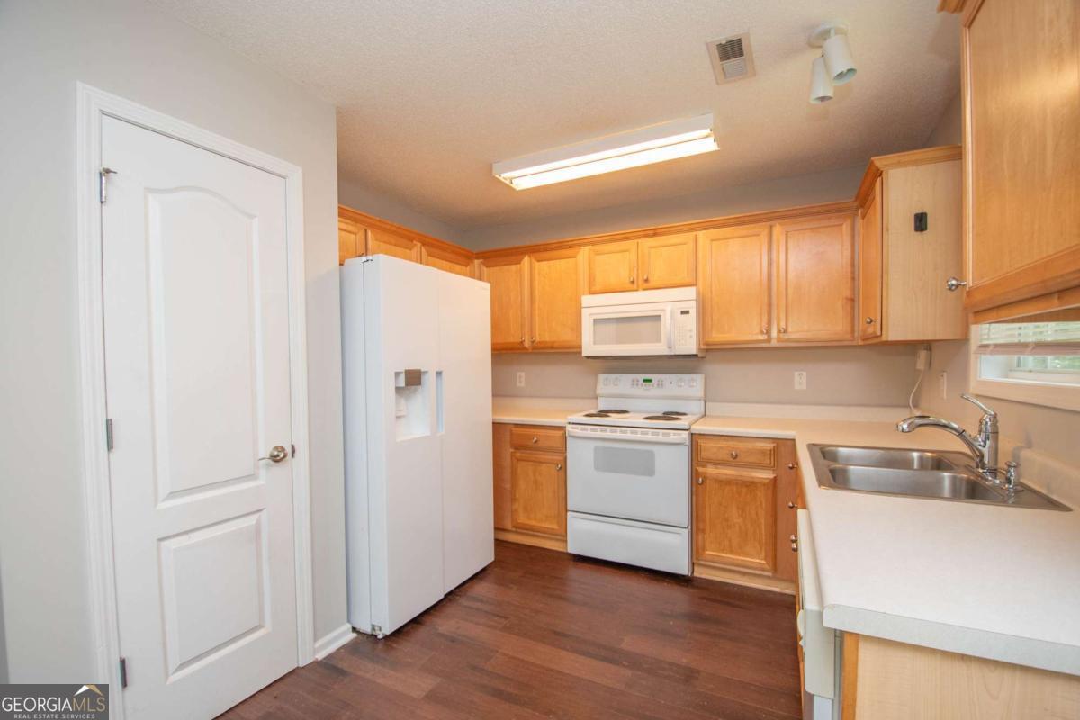 10 Walton Woods Court Property Photo 10