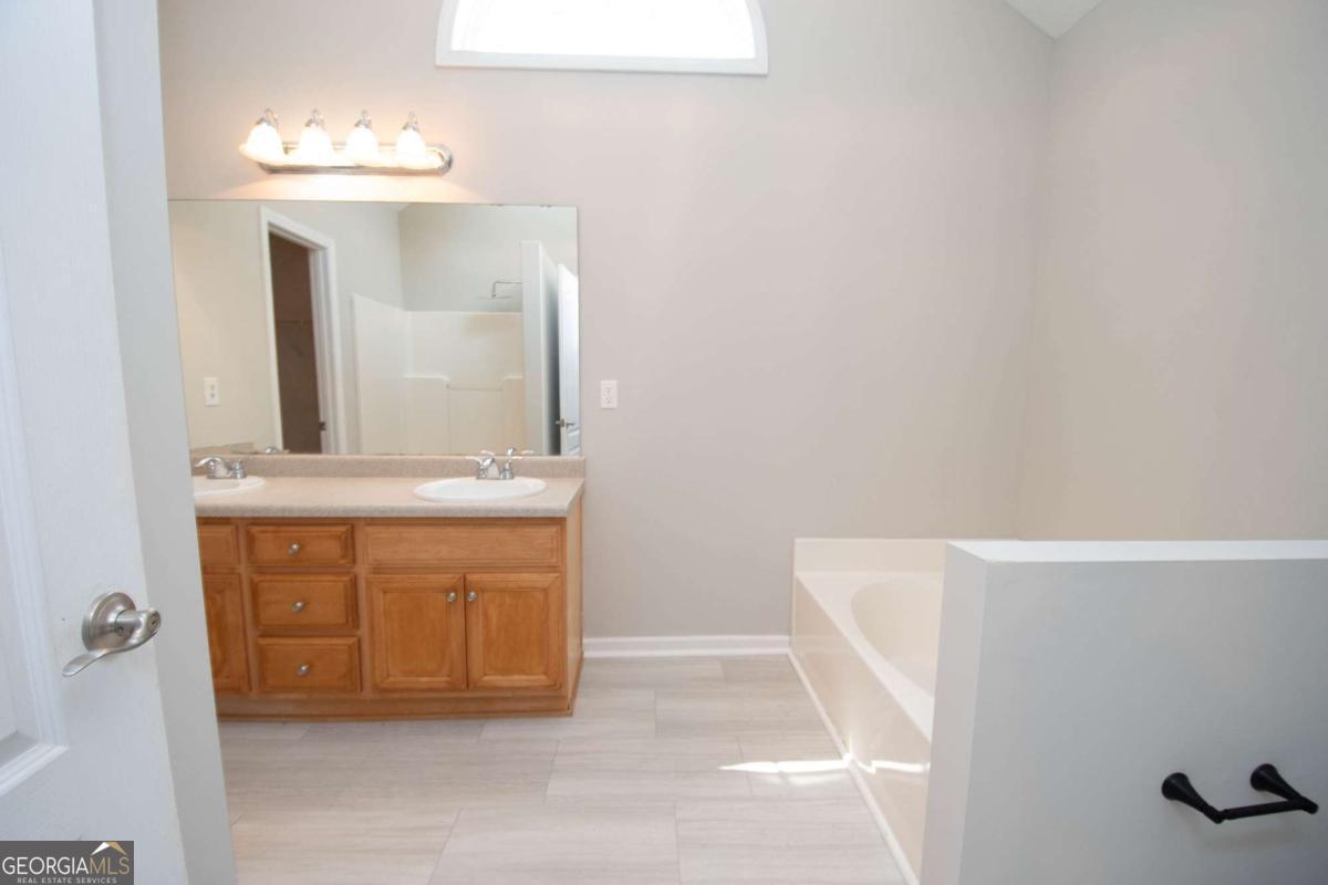 10 Walton Woods Court Property Photo 17
