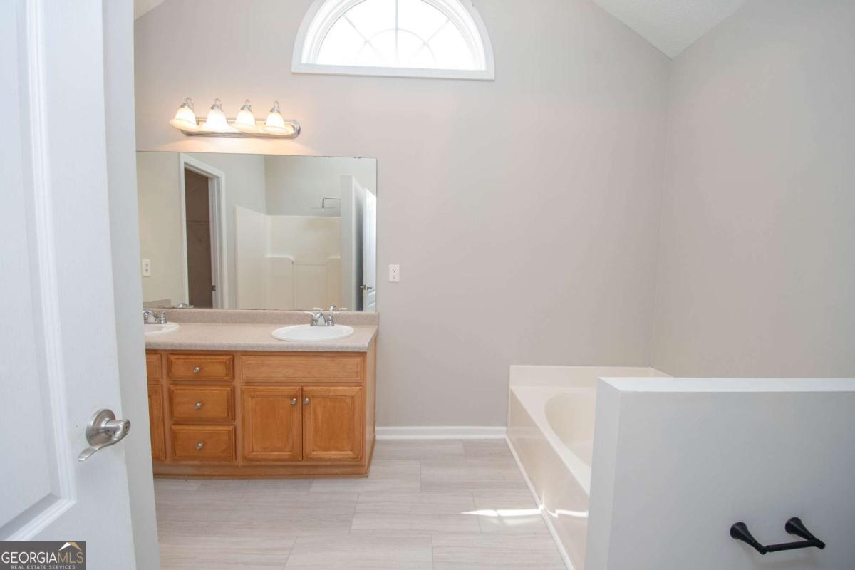 10 Walton Woods Court Property Photo 18