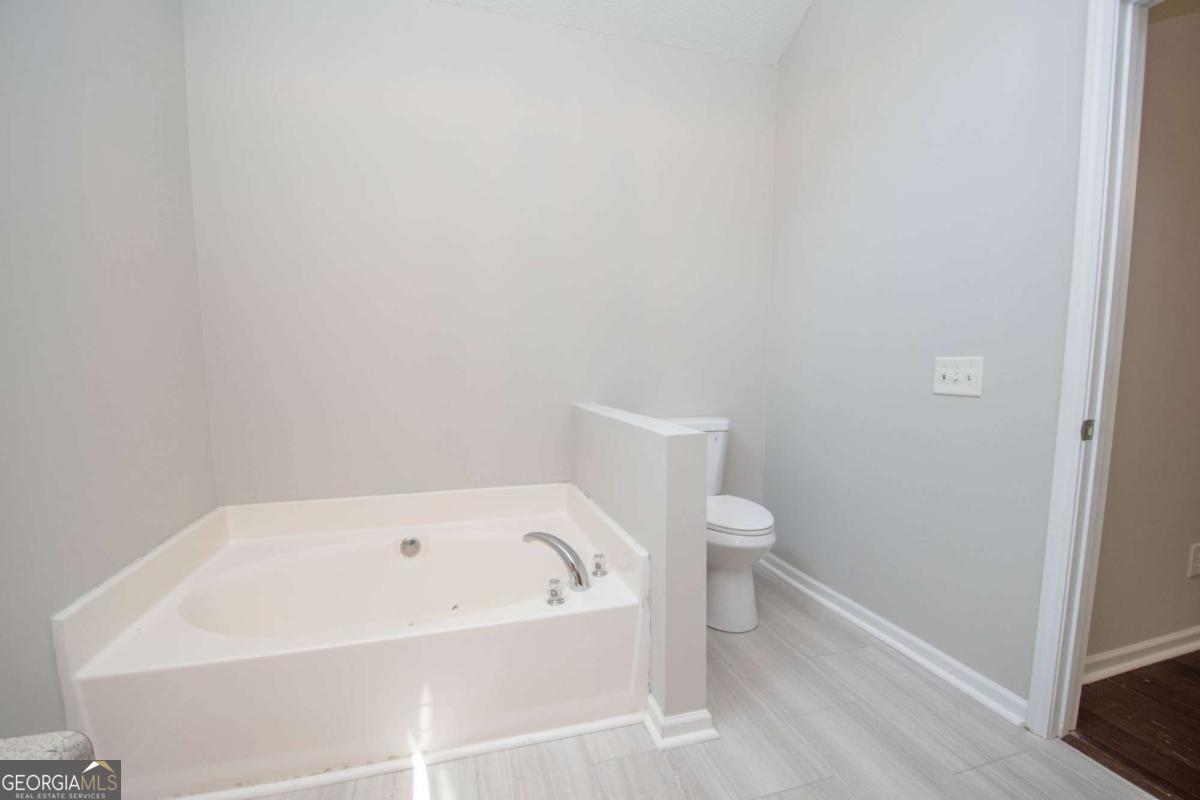 10 Walton Woods Court Property Photo 21