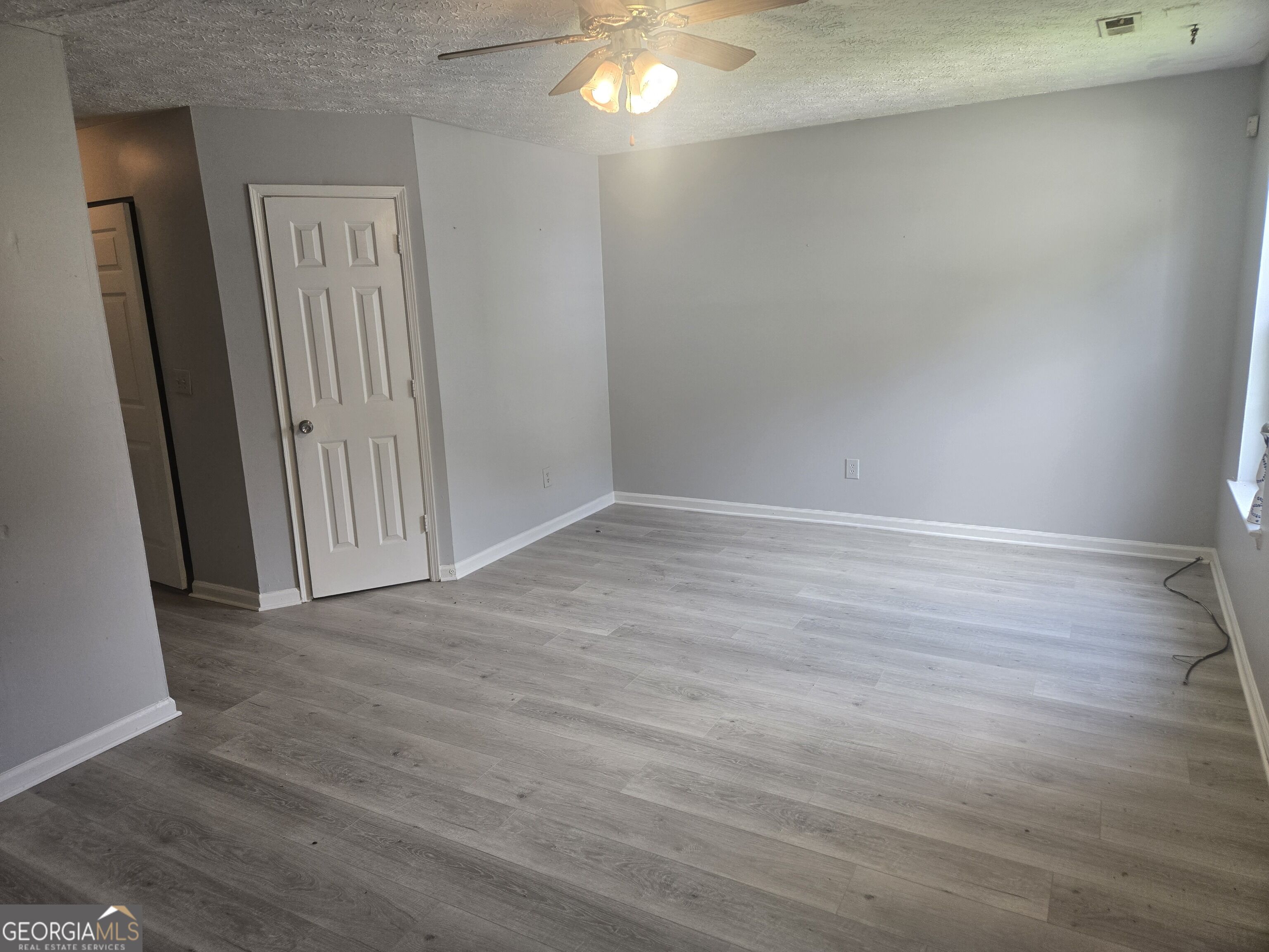 7233 Crestside Drive Property Photo 2