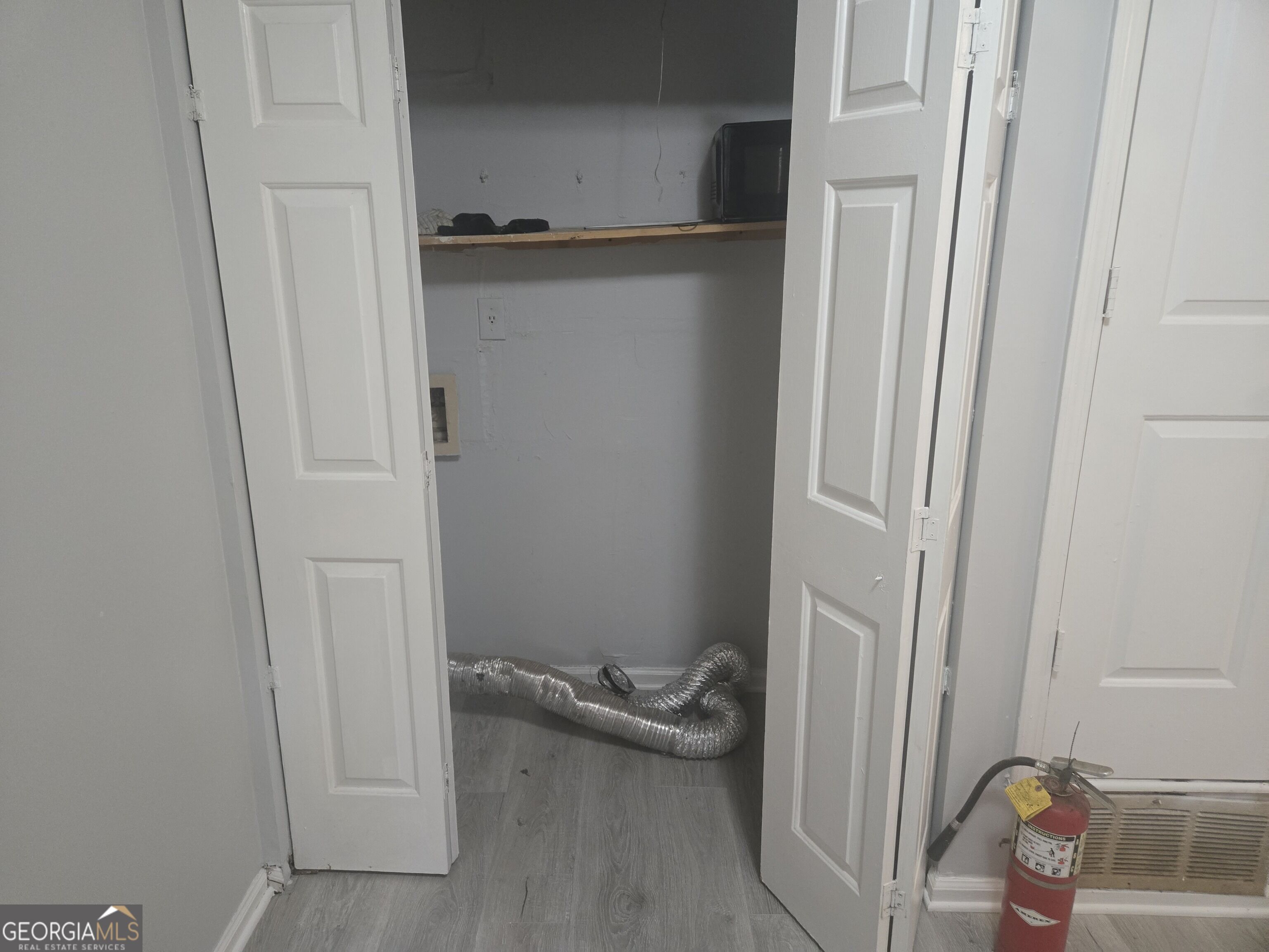 7233 Crestside Drive Property Photo 6