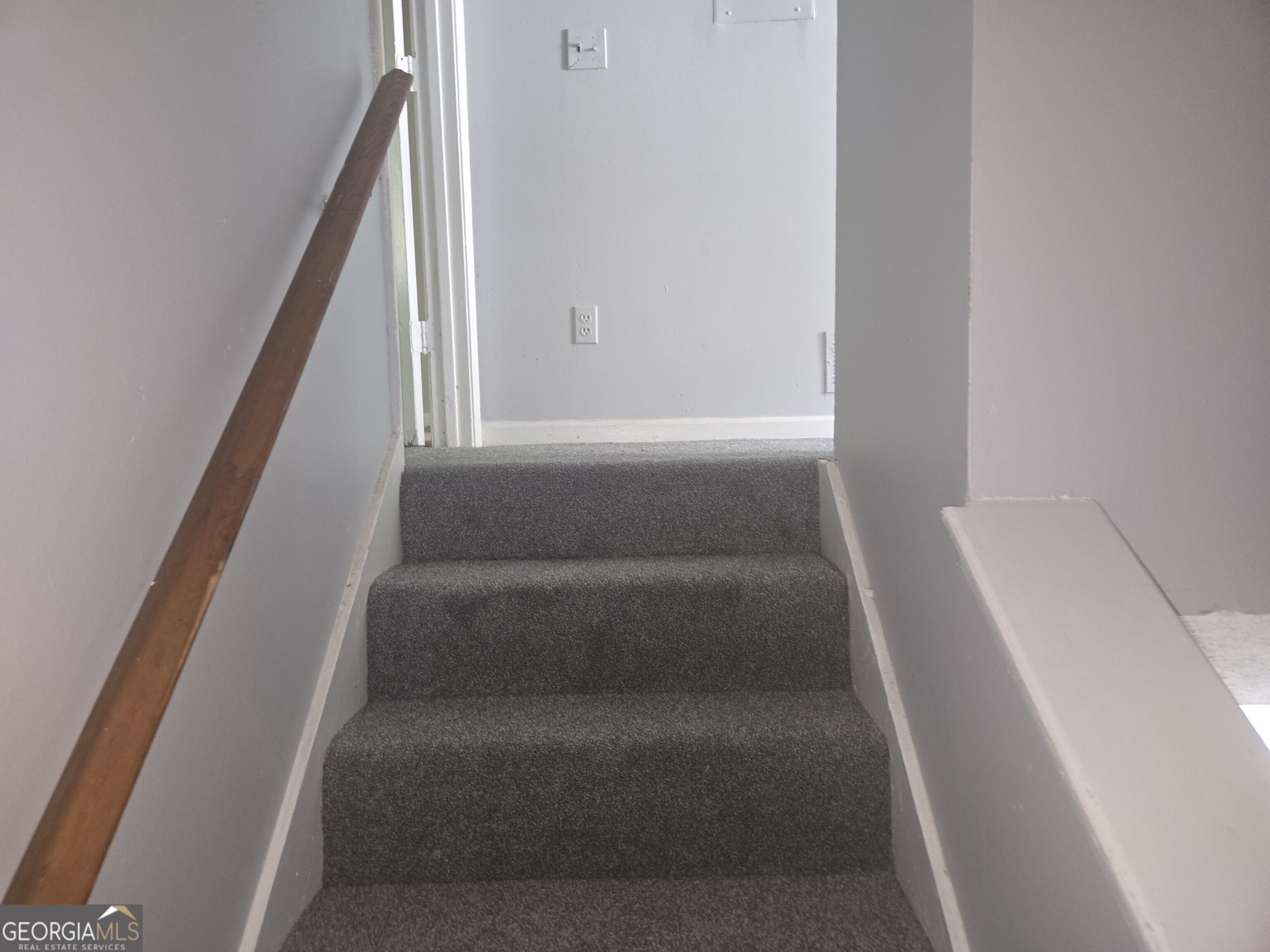 7233 Crestside Drive Property Photo 8