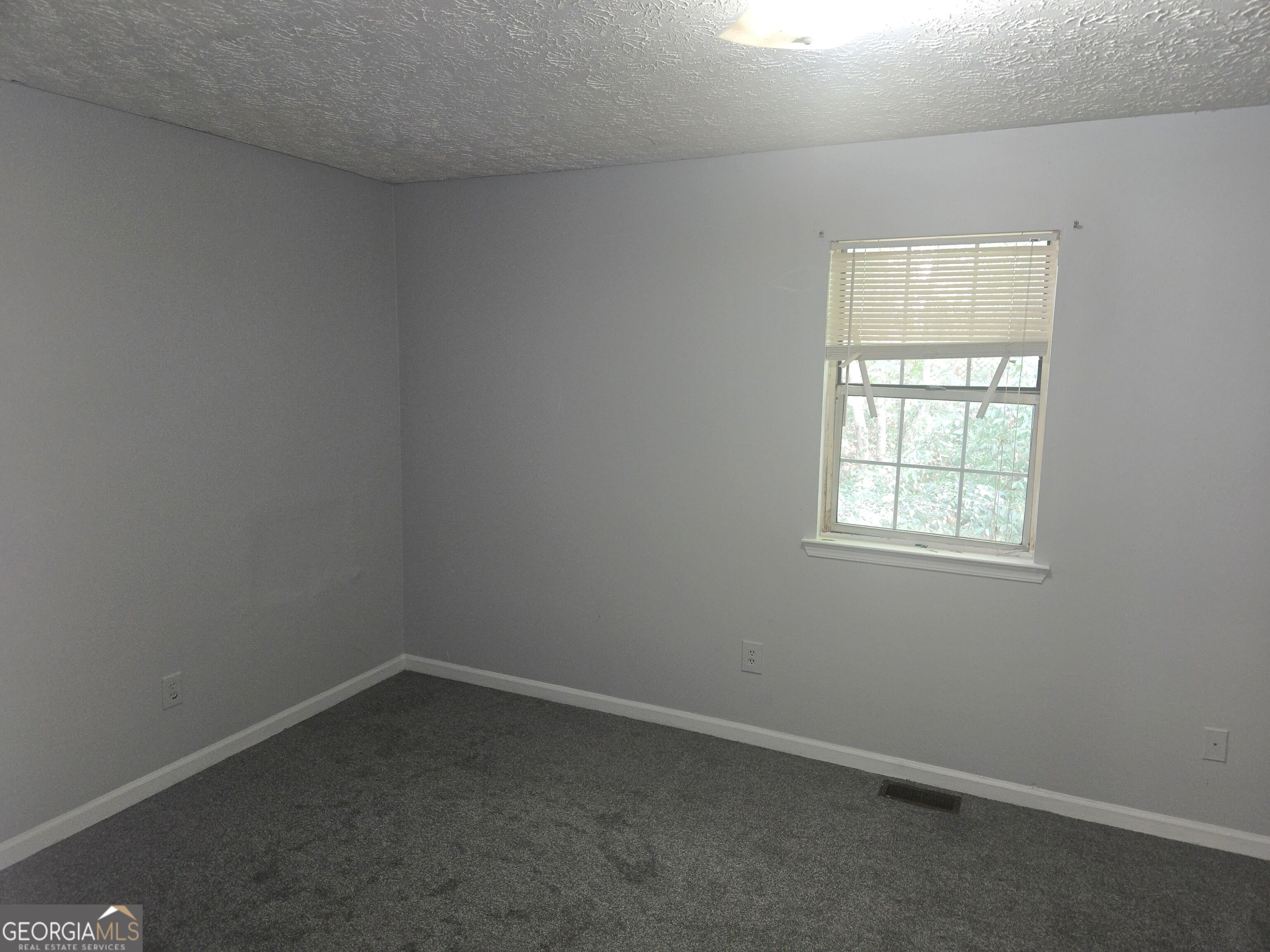 7233 Crestside Drive Property Photo 9