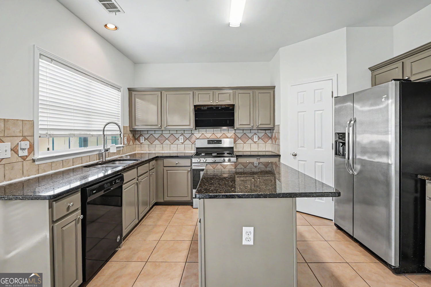 8330 Grenadier Trail Property Photo 11
