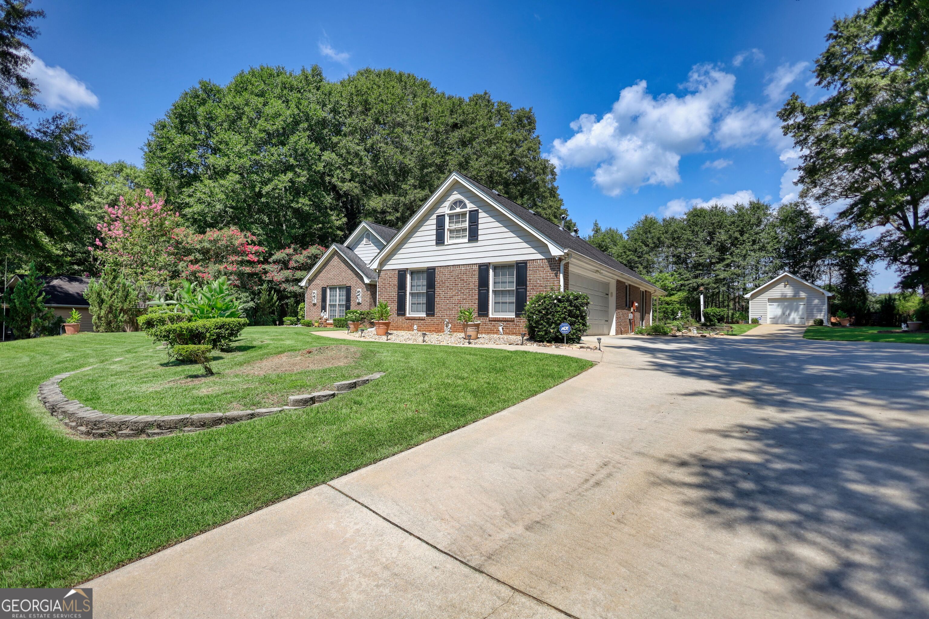 115 Buck Creek Drive Property Photo 3