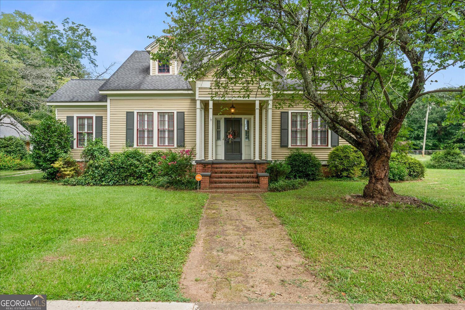 216 S Laurel Avenue Property Photo 1