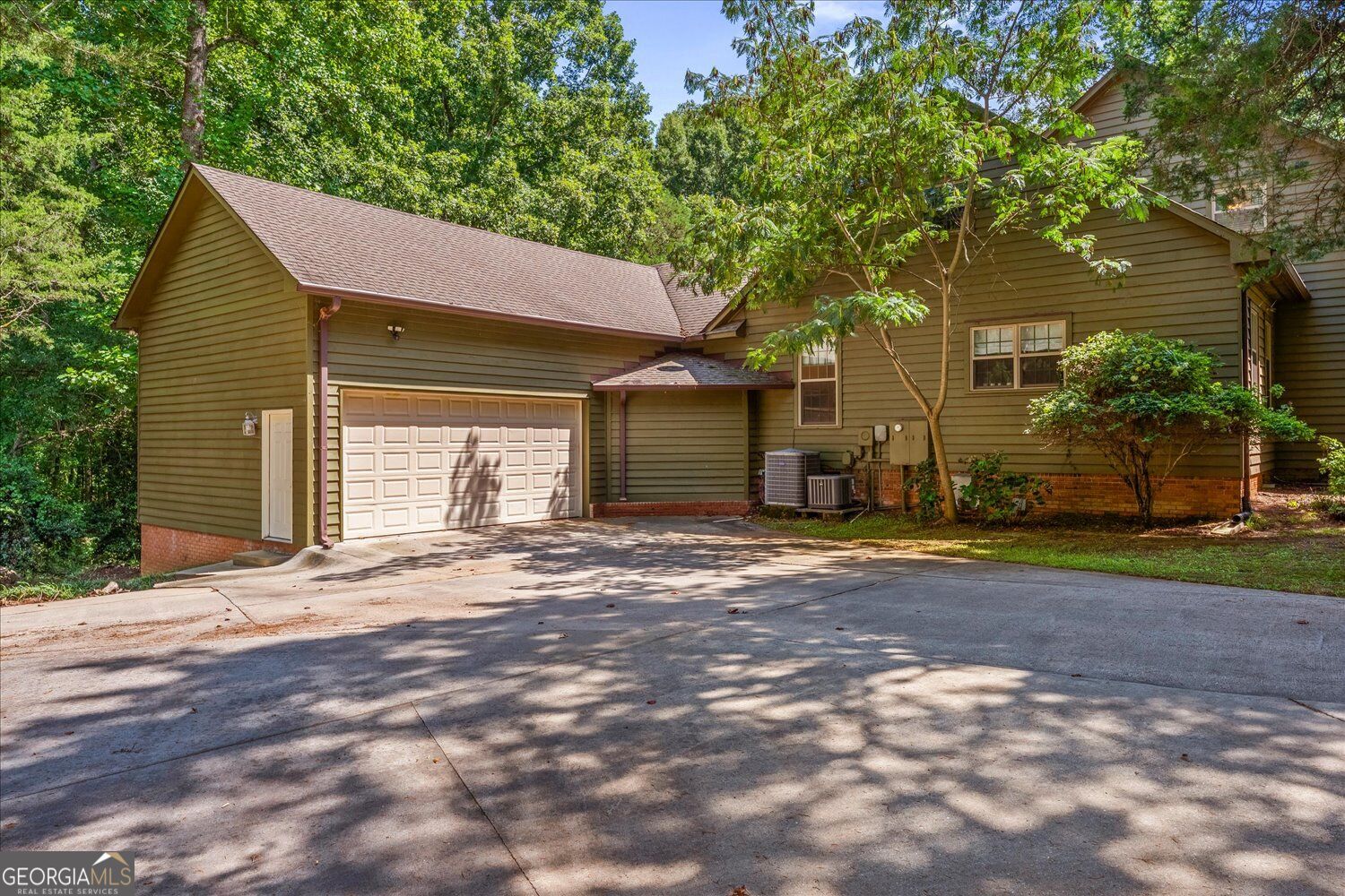 917 Laprade Street Property Photo 4