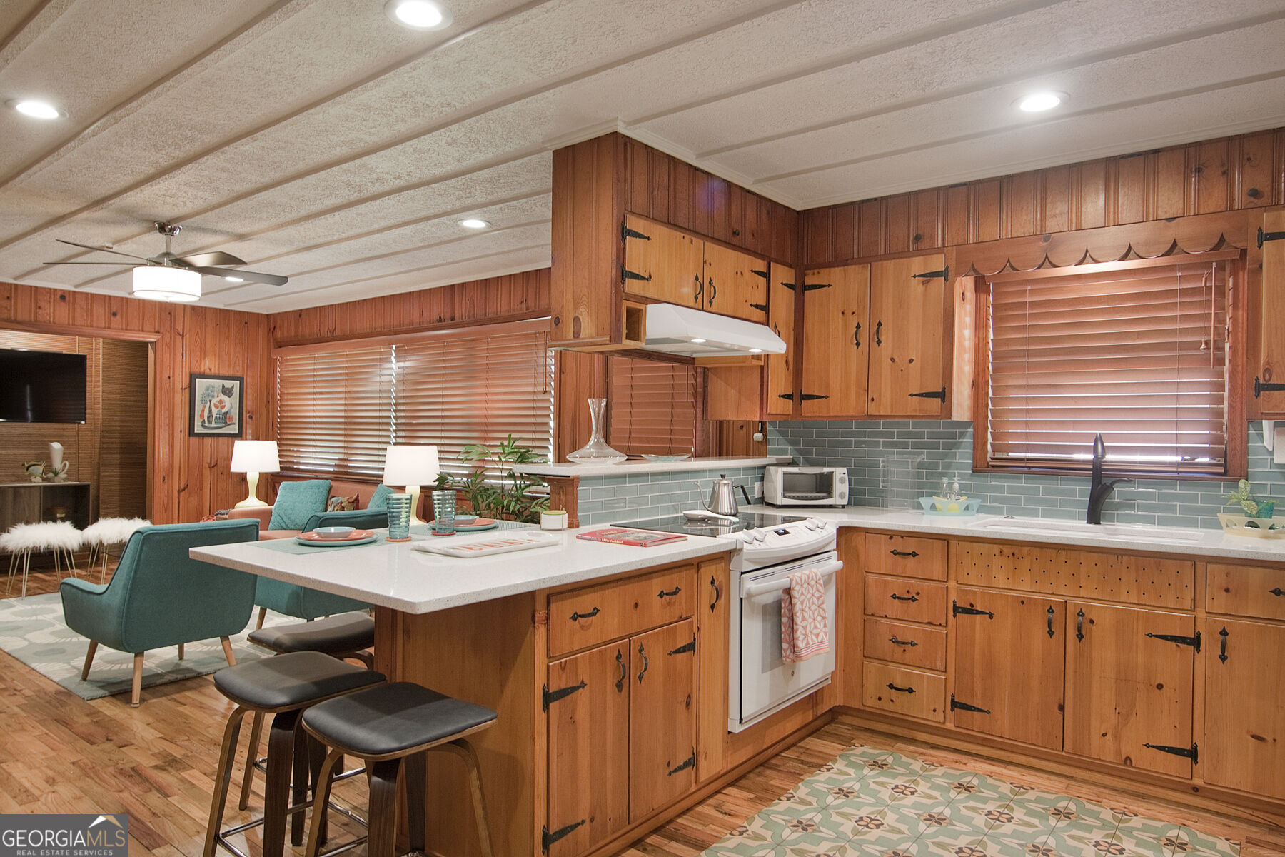 437 Pine Street Property Photo 11