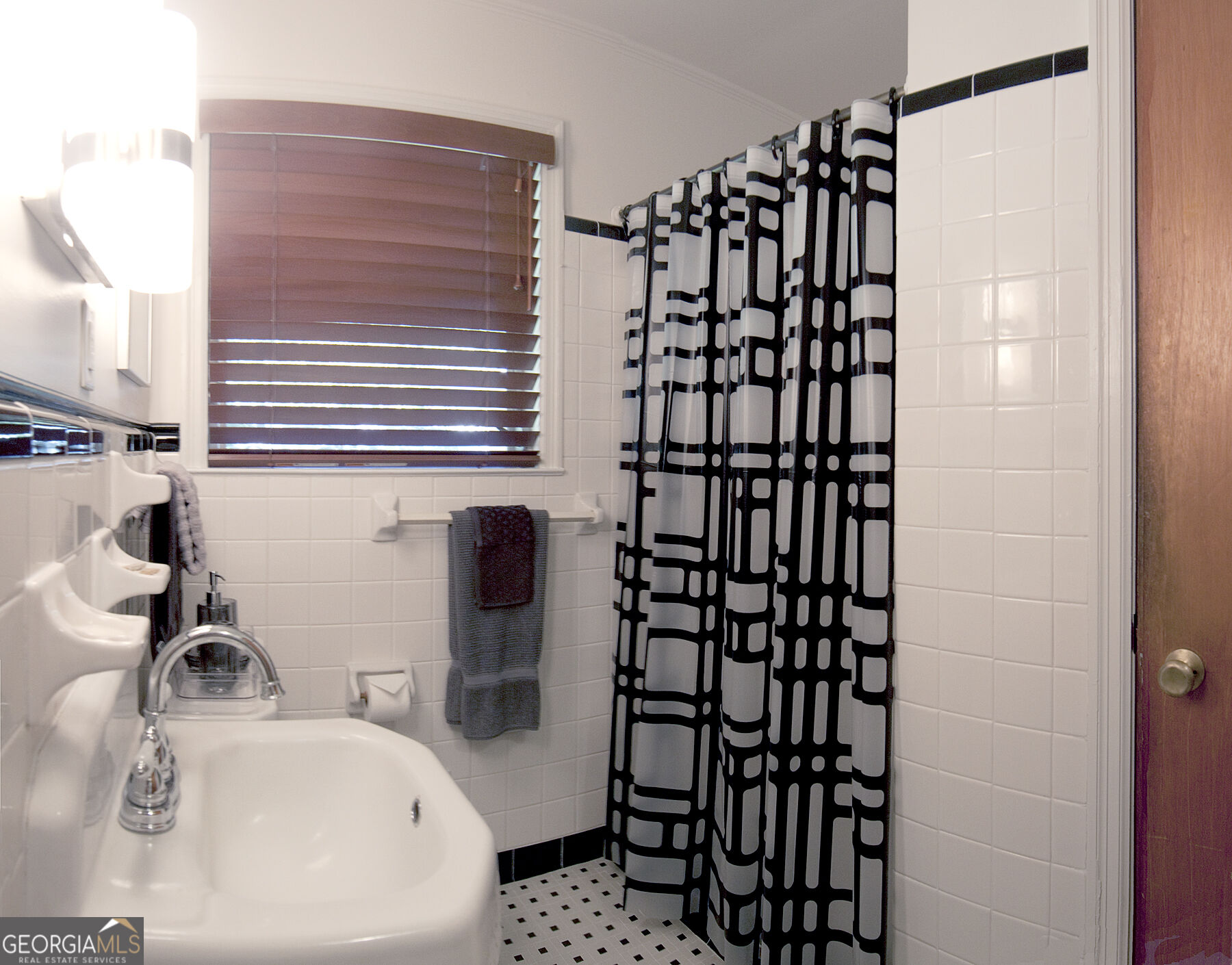 437 Pine Street Property Photo 16
