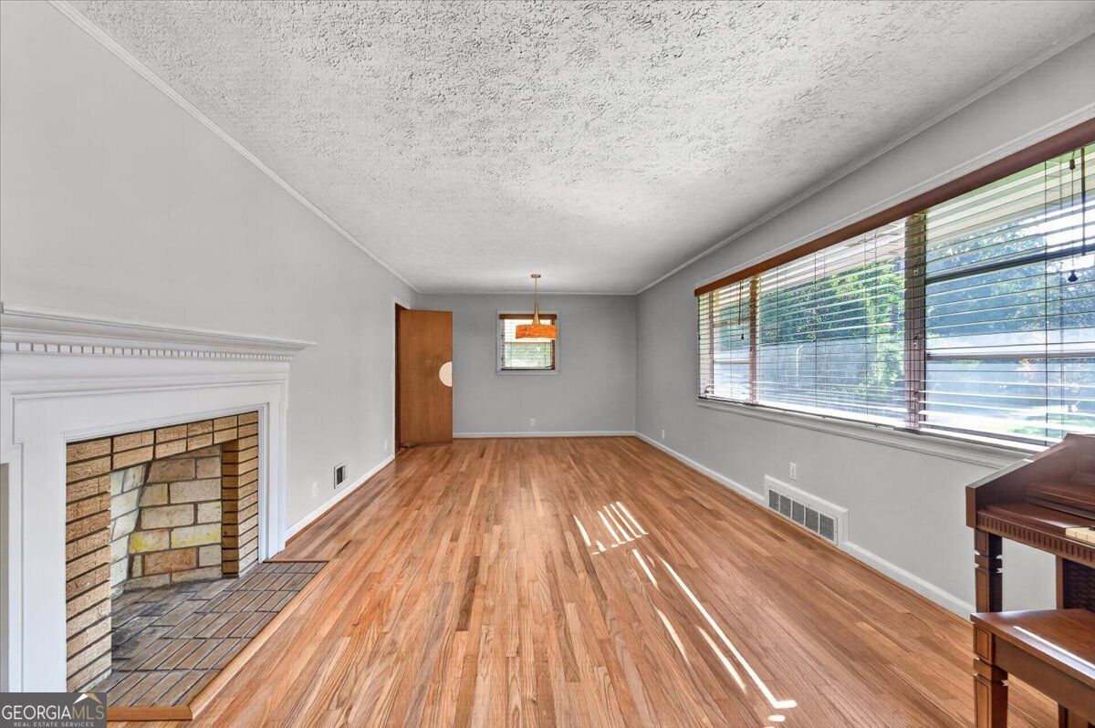 437 Pine Street Property Photo 26