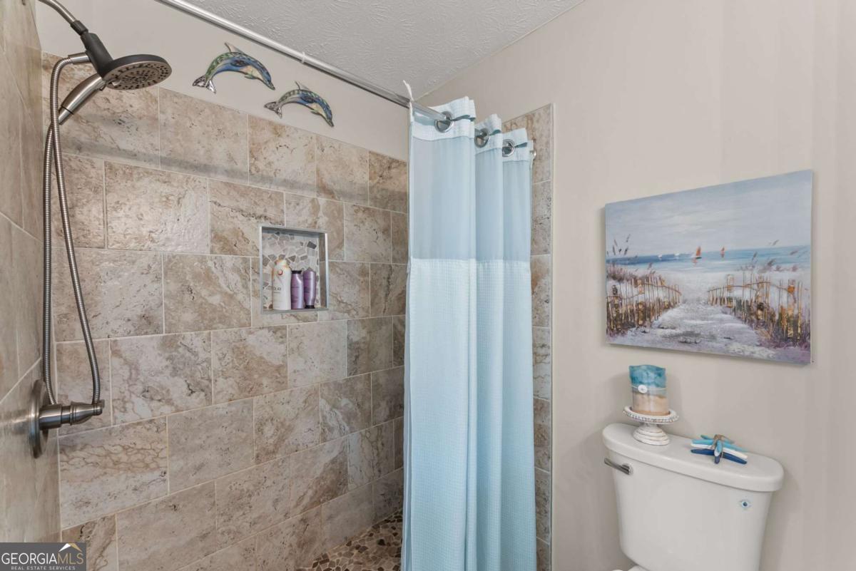 2560 Fairlane Drive Property Photo 5