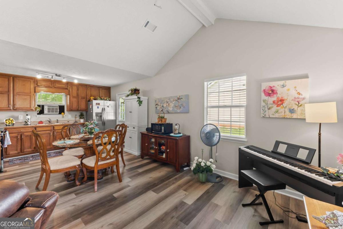 2560 Fairlane Drive Property Photo 14