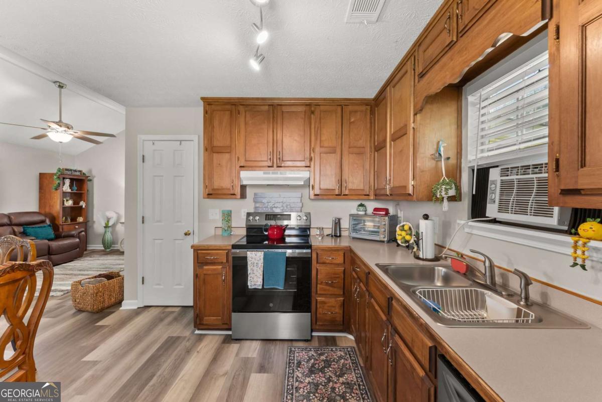 2560 Fairlane Drive Property Photo 18