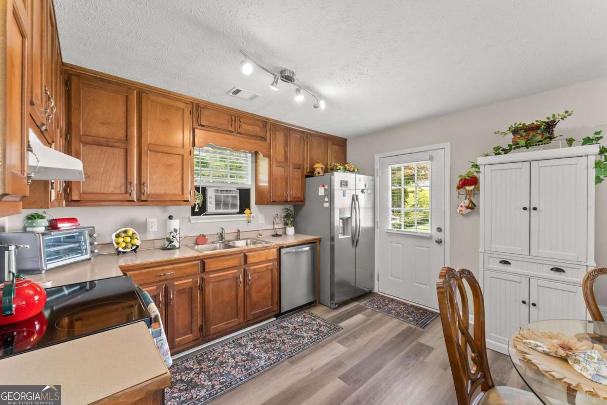 2560 Fairlane Drive Property Photo 20