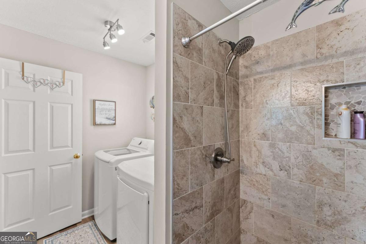 2560 Fairlane Drive Property Photo 29