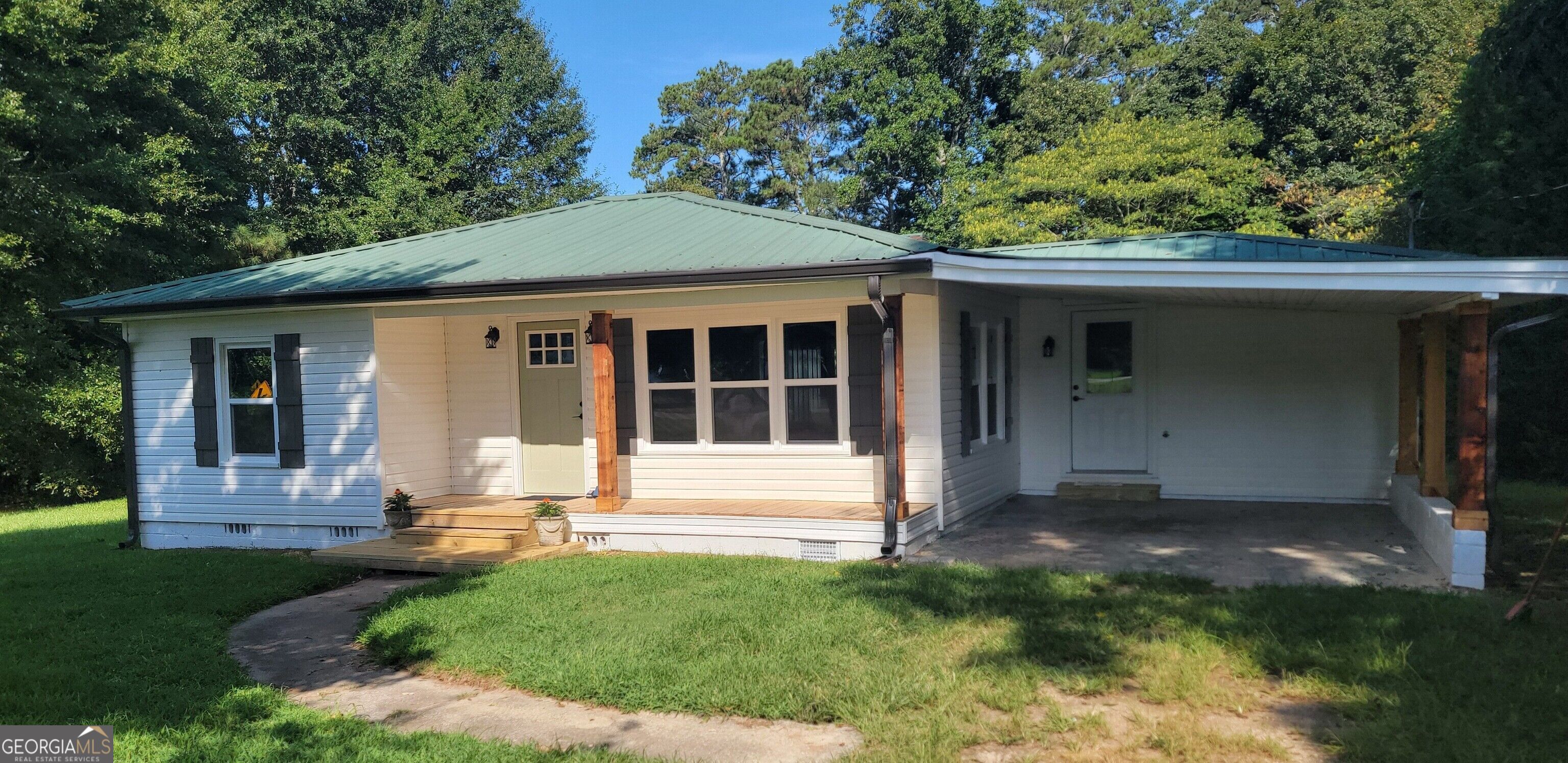 1477 S 100 Highway Property Photo 2