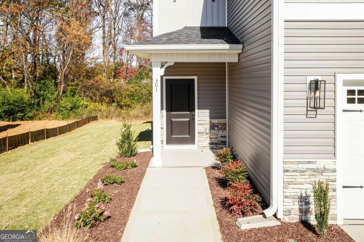 519 Creek Road Property Photo 4