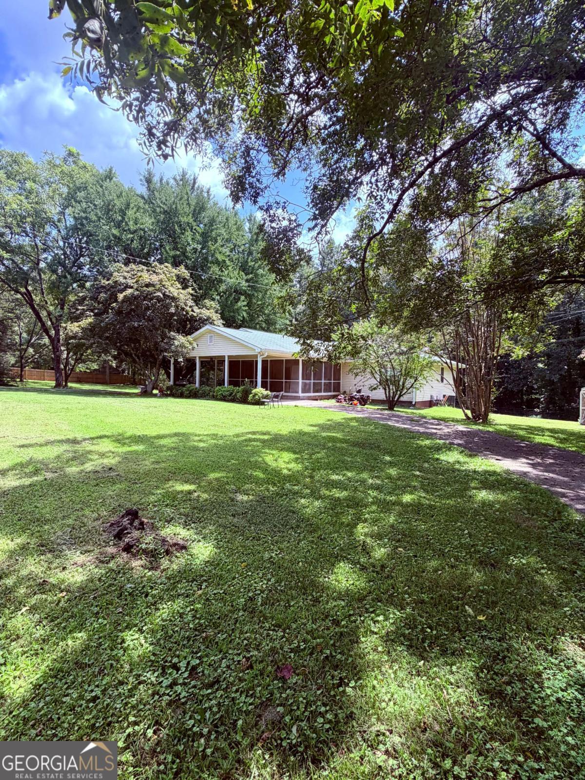 7447 Old Cornelia Highway Property Photo 1