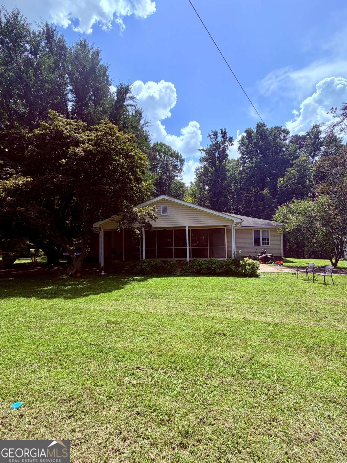 7447 Old Cornelia Highway Property Photo 2