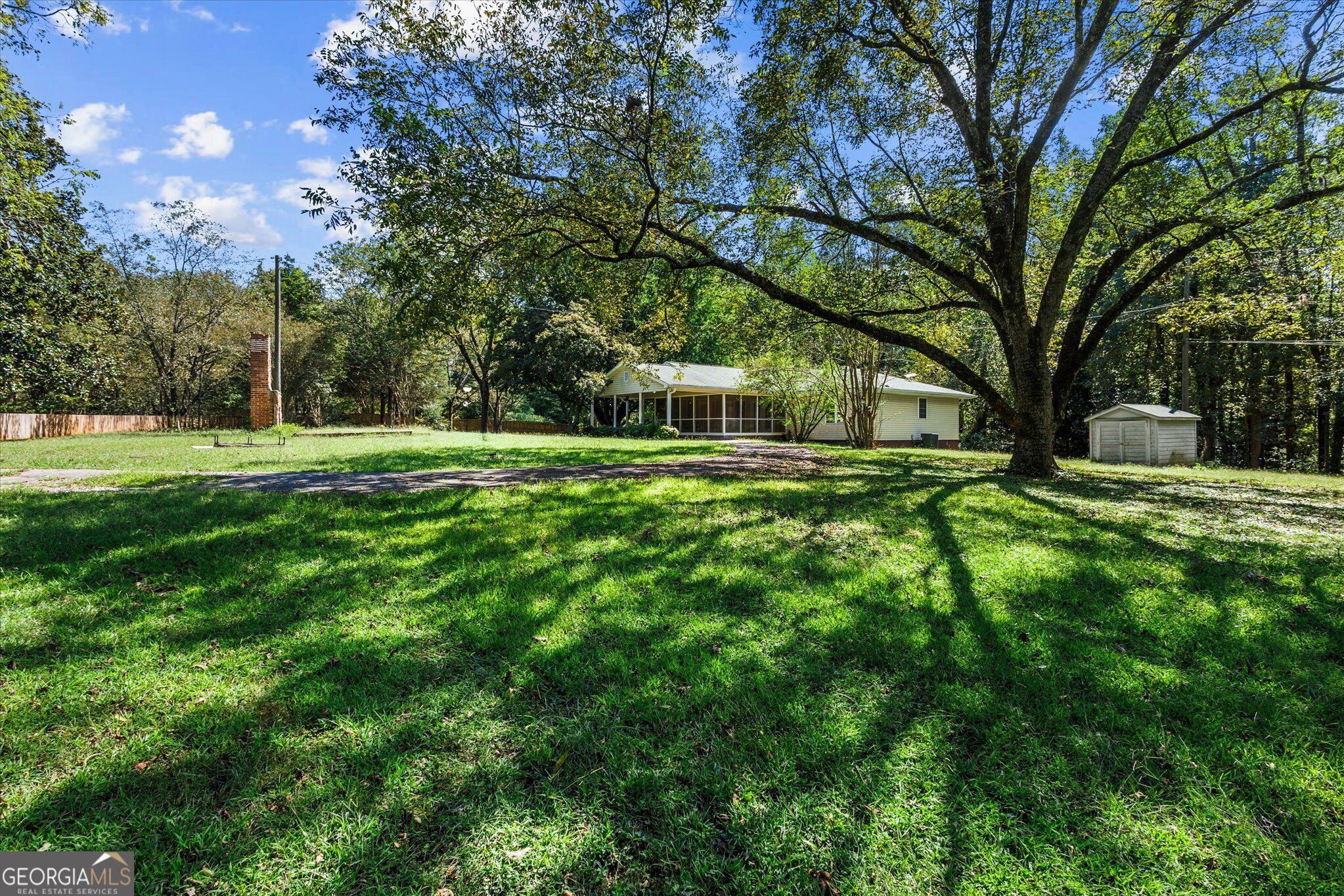 7447 Old Cornelia Highway Property Photo 2