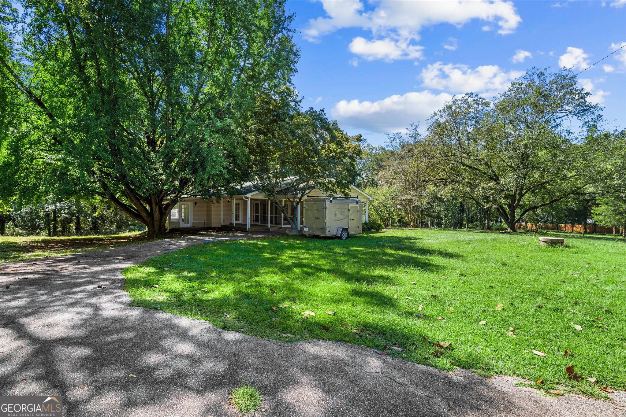 7447 Old Cornelia Highway Property Photo 3