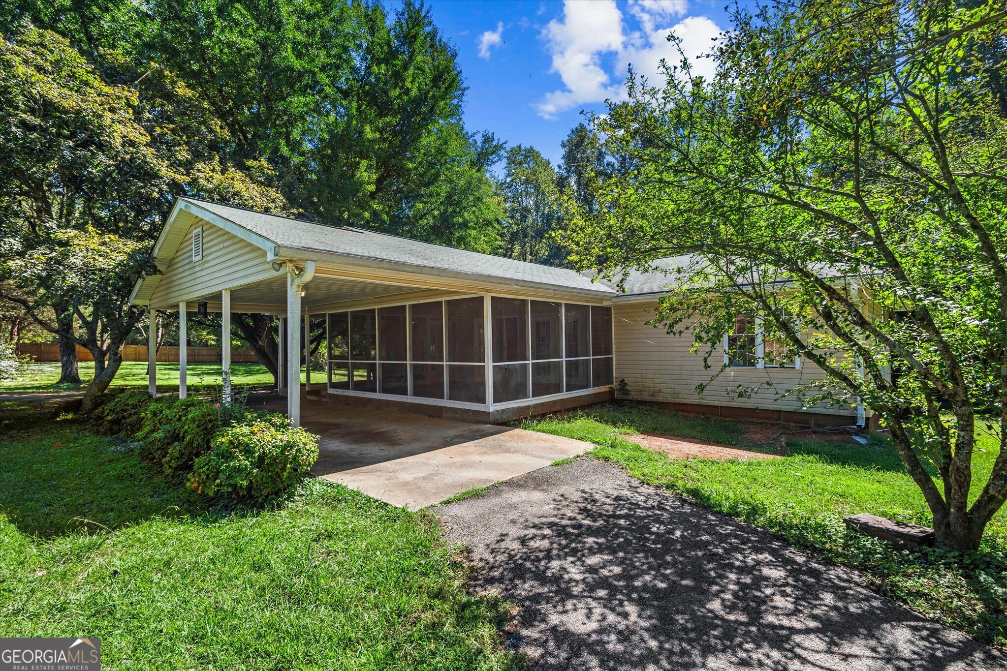 7447 Old Cornelia Highway Property Photo 4