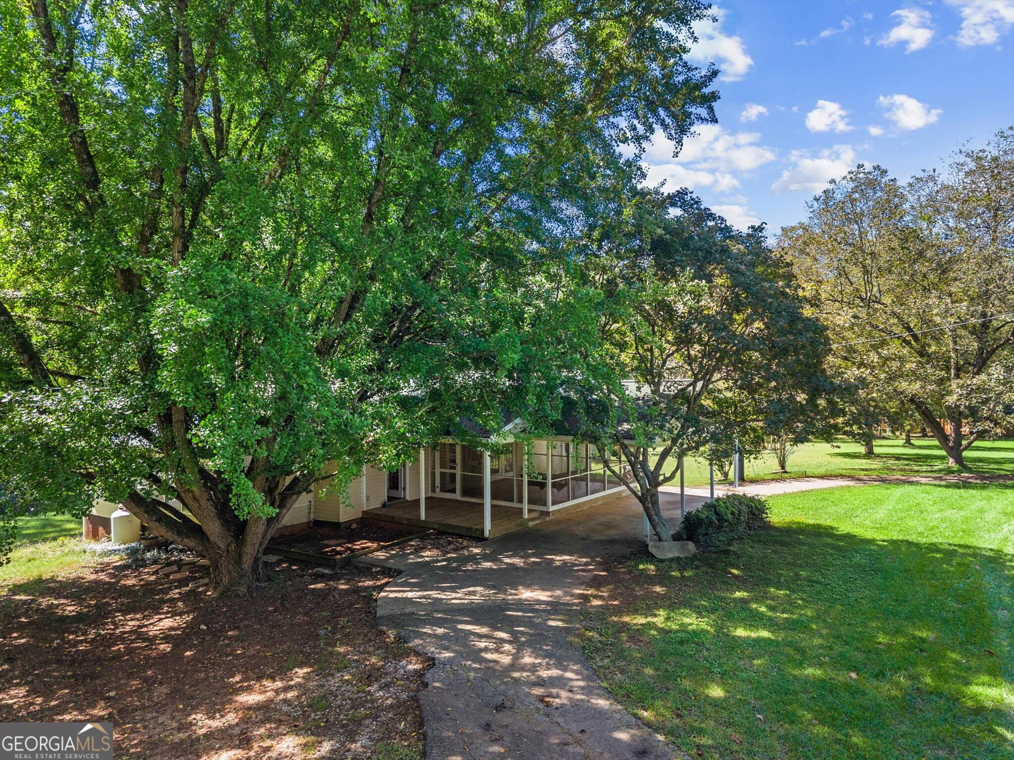 7447 Old Cornelia Highway Property Photo 7