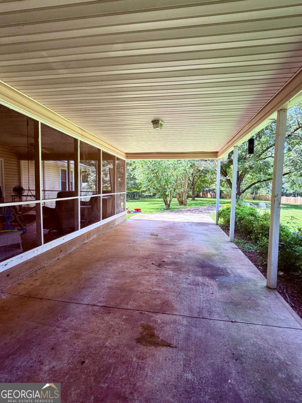 7447 Old Cornelia Highway Property Photo 9